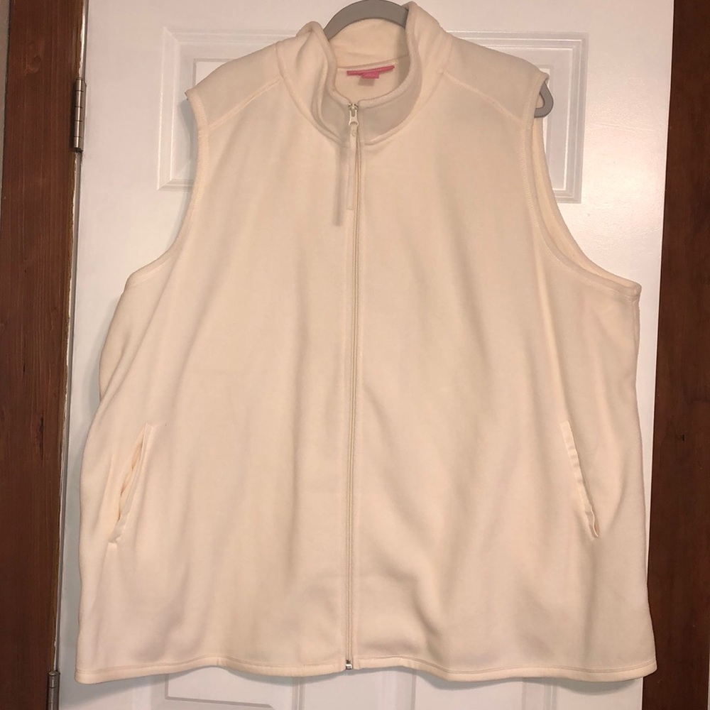 Woman within fleece vest 3x. Like new.